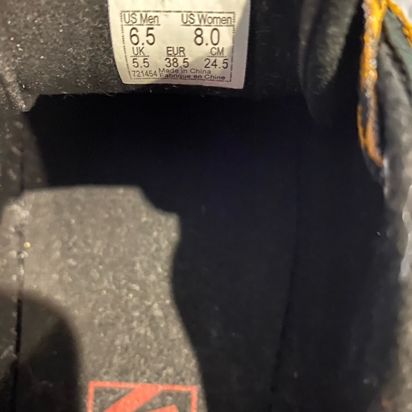 VANS - Picture 2 of 5